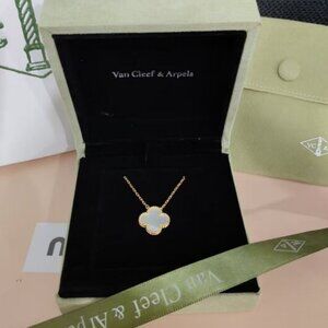 ✅Van Cleef & Arpels 18K gold white mother-of-pearl necklace